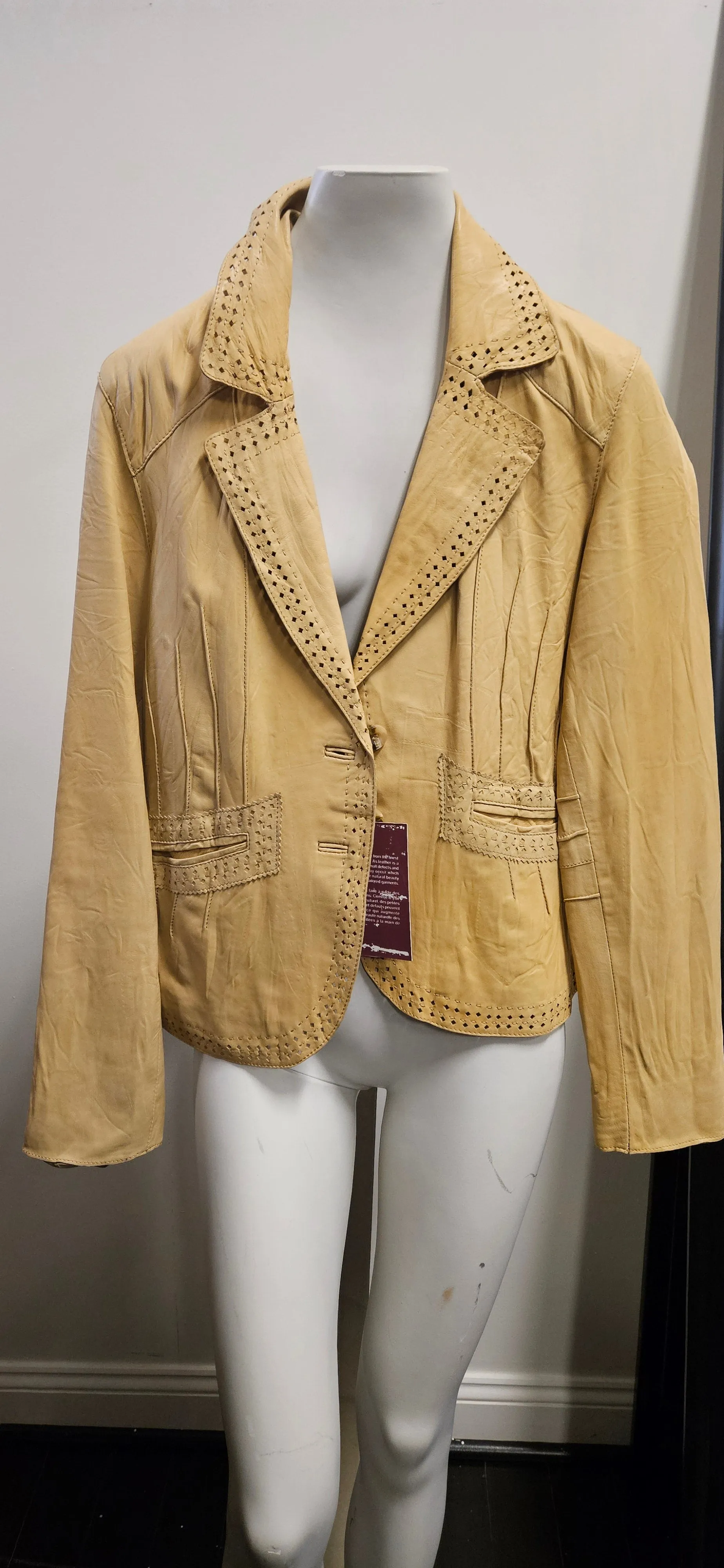 Button front leather jacket, front pockets, semi-fitted