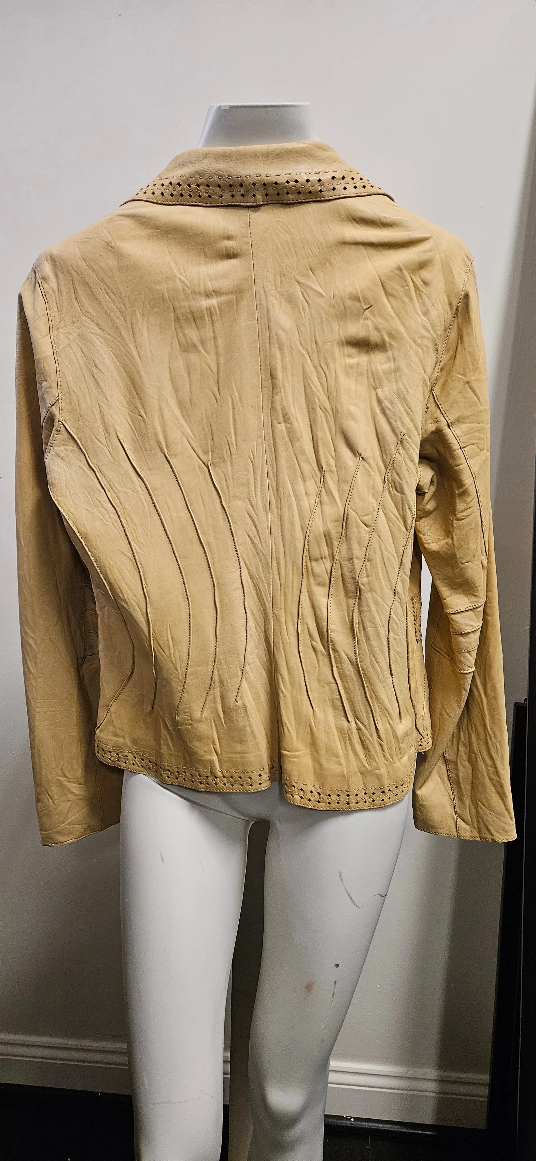 Button front leather jacket, front pockets, semi-fitted