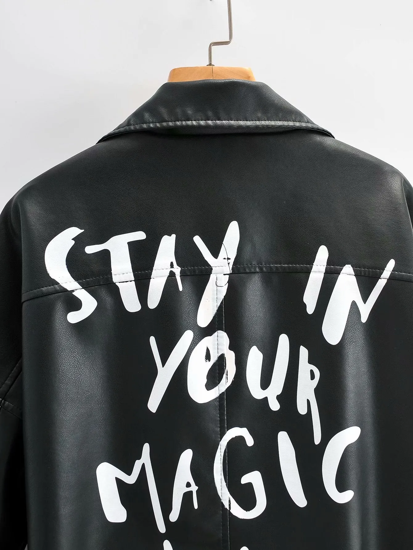 Female Alphabet Zipper Casual Fashion Leather Jacket