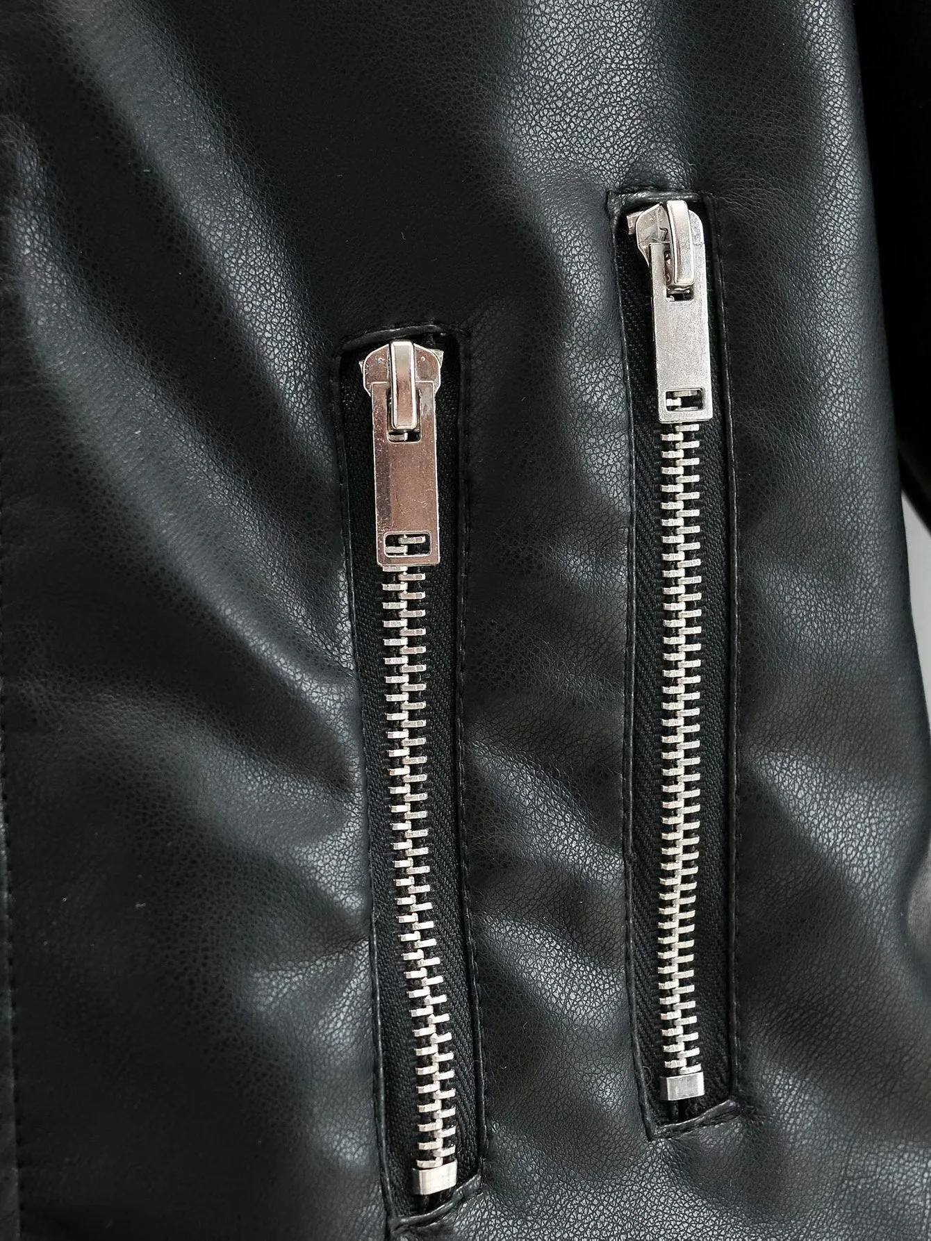Female Alphabet Zipper Casual Fashion Leather Jacket
