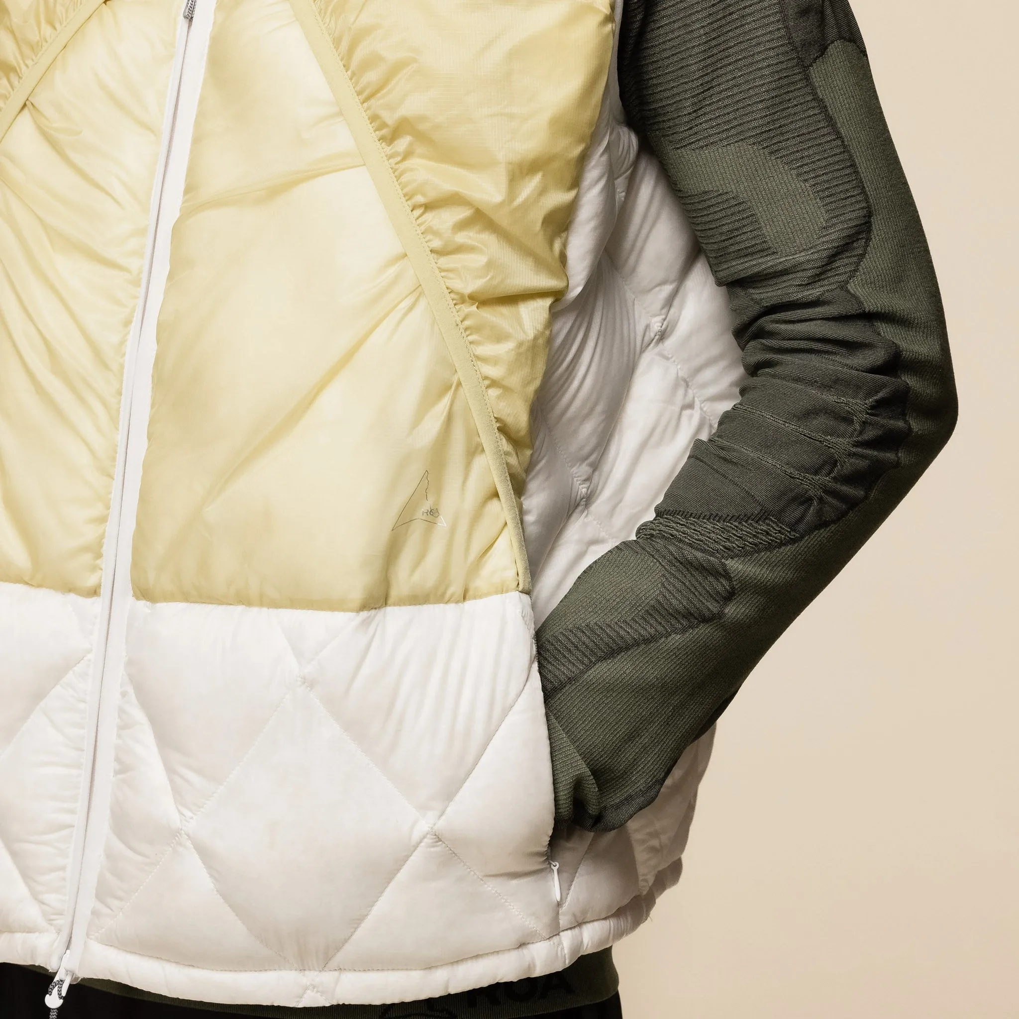 Roa Hiking - Light Down Vest Jacket - Blanc de Blanc
