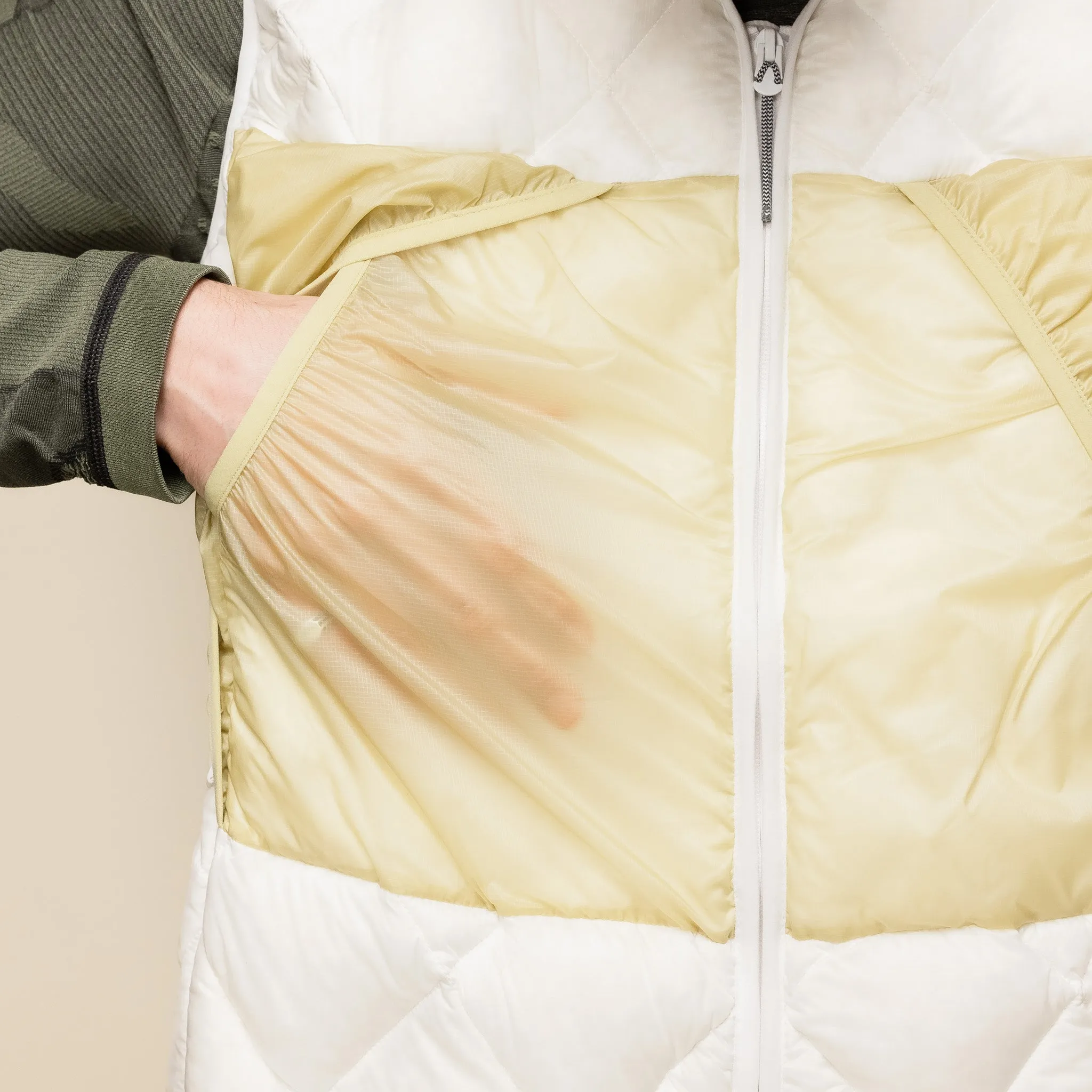 Roa Hiking - Light Down Vest Jacket - Blanc de Blanc