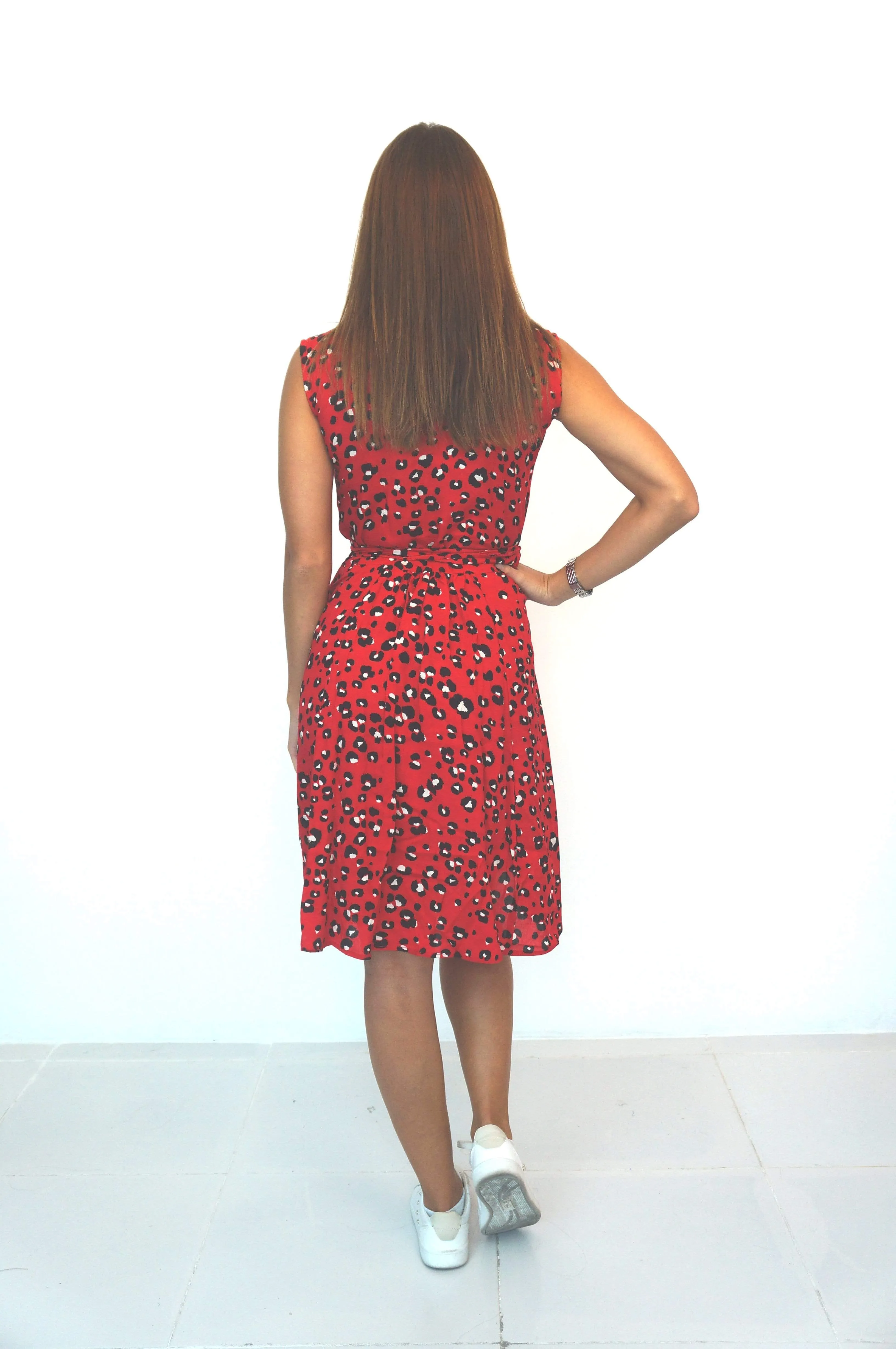The Sleeveless Midi Wrap Dress - Red Animal