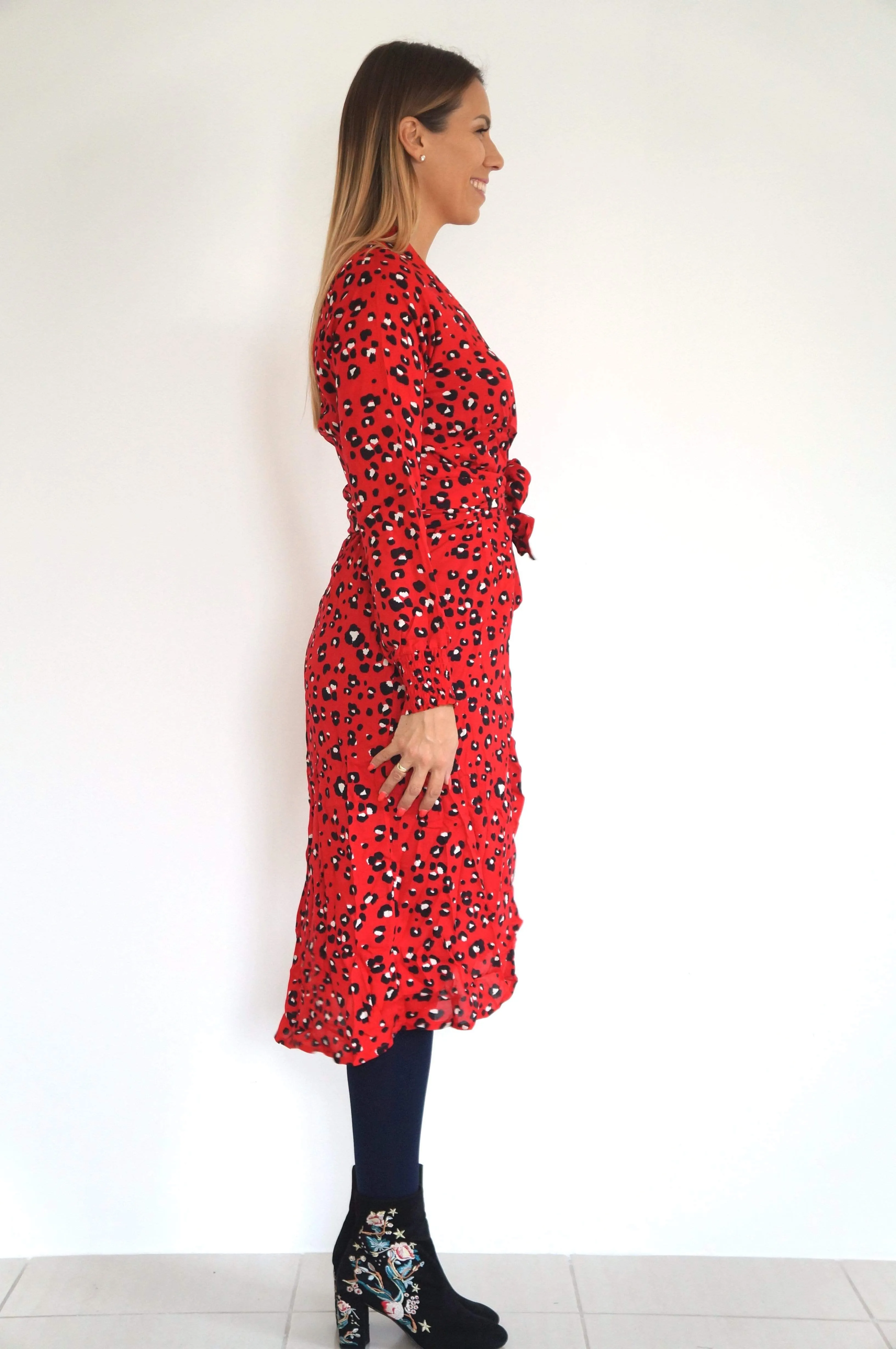 The Sleeveless Midi Wrap Dress - Red Animal